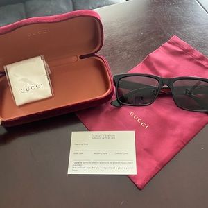 Gucci Rectangular-frame acetate
sunglasses. Unisex